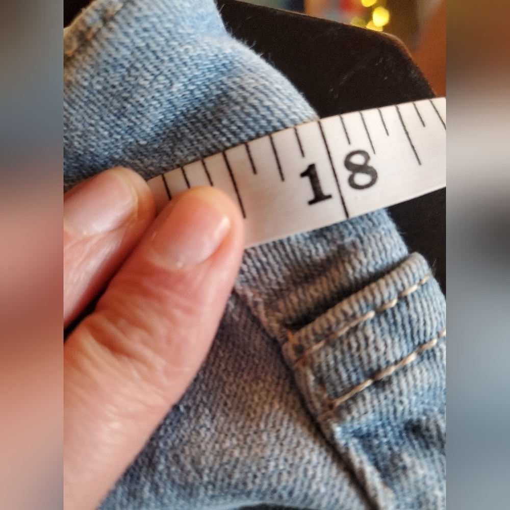 Light Blue Denim Cropped Jeans - Picture 6 of 9